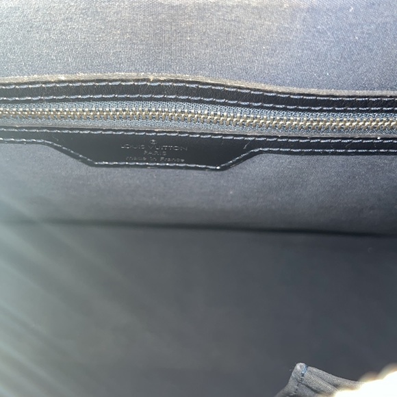 Louis Vuitton Matt Black Leather Stockton Bag LV Signature Embossed,2Flap pocket - Picture 8 of 14